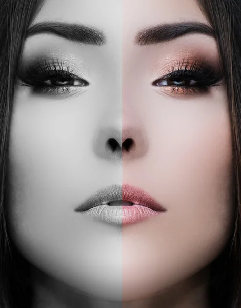 Bellezza ritratto ravvicinato di volto giovane donna divisa a metà a colori, in bianco e nero — Foto Stock