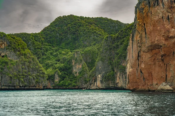 มายา เบย์ เกาะพีพี ประเทศไทย — ภาพถ่ายสต็อก