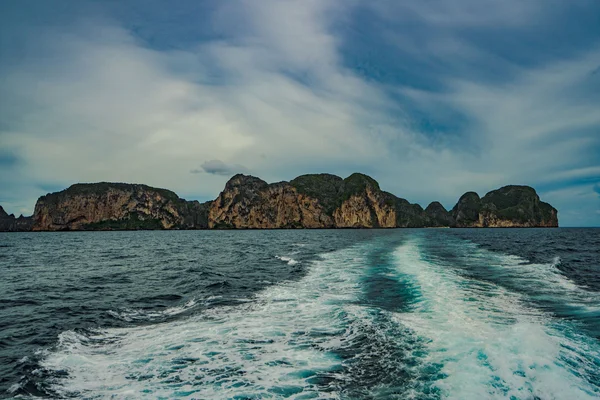 Maya Bay Phi phi islands, Thailand — Stockfoto