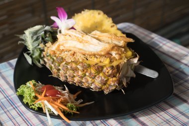 Ananas kızarmış pilav - Tayland geleneksel yemeği