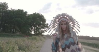 Kızılderili Hint güneşle dans güzel kadın arıyorum.