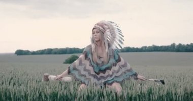 Kızılderili Hint tomahawks alanında olan güzel bir kadın arıyorum.