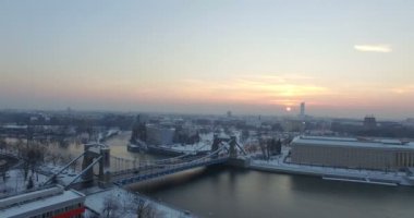 Hava: Kış aylarında Wroclaw Grunwald köprüsü, Polonya