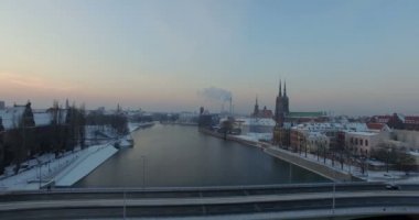 Hava: Kış aylarında Wroclaw Grunwald köprüsü, Polonya