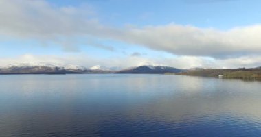 Anteni: Loch Tay kar üzerinde Ben Lawers, İskoçya ile bir açık kışlar gün boyunca İskoçya Highlands