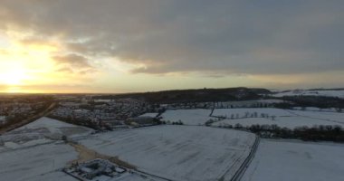 Hava: Edinburgh, Scotland yakınındaki karla kaplı Kış aylarında alanları