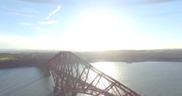 Antenna: Forth-vasúti híd Queensferry, Edinburgh, Skócia — Stock videók
