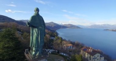 Anteni: Heykeli San Carlo Borromeo Aarona, İtalya