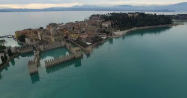 Hava: Garda Palazzo Gölü, İtalya
