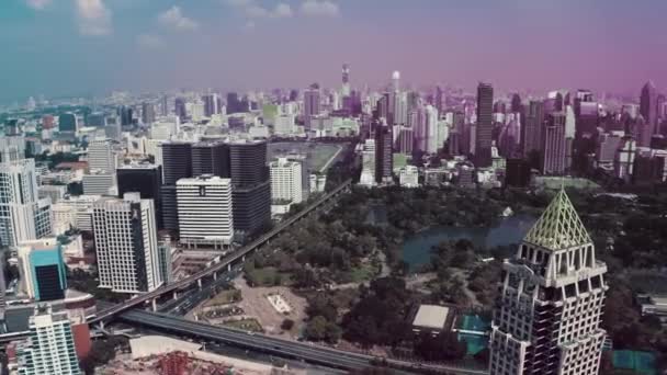 Lumpini Park Bangkok Wolkenkratzer — Stockvideo