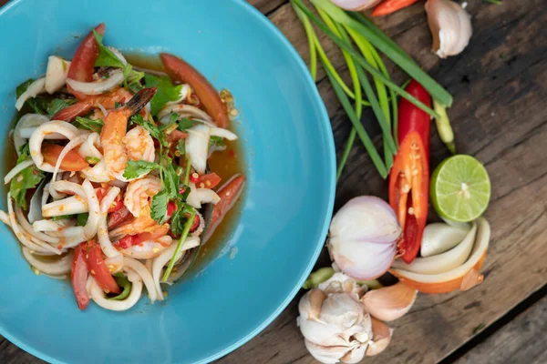 Salada Frutos Mar Picante Tailandesa Com Camarões Lulas Mexilhões Tailandeses — Fotografia de Stock