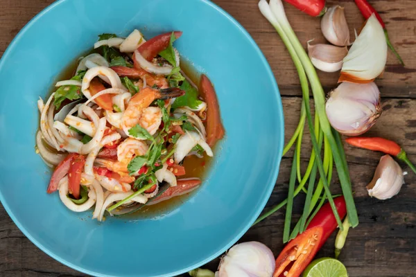 Salada Frutos Mar Picante Tailandesa Com Camarões Lulas Mexilhões Tailandeses — Fotografia de Stock