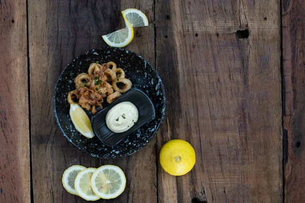 Vista Superior Plato Crujientes Anillos Calamares Fritos Calamares Con Pimiento —  Fotos de Stock