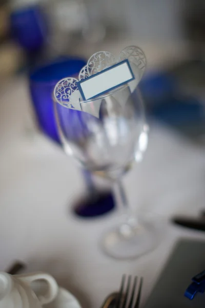 Corazones macro con etiqueta pequeña en Wineglass — Foto de Stock