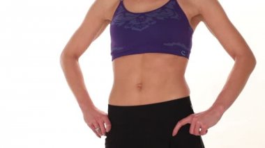 Uygun kendine güvenen genç sarışın bir kadın