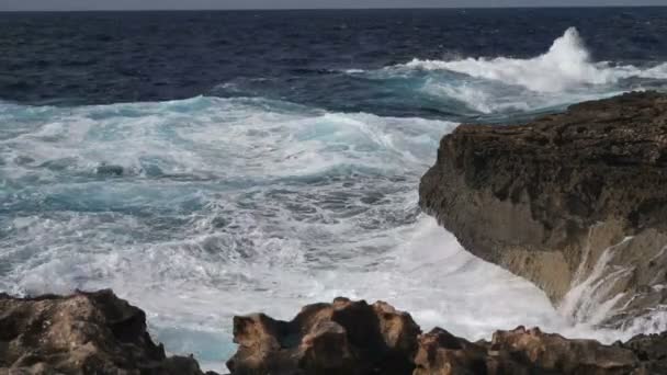 Mar y rocas Paisaje — Vídeos de Stock