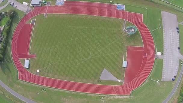 Letecký pohled atletická běžecká dráha — Stock video