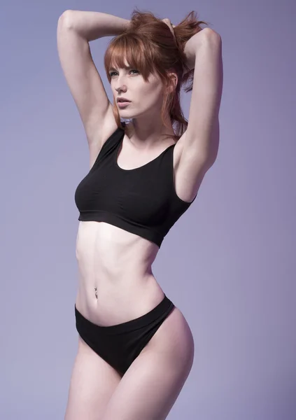 Fashionabla kvinna som bär fitness ange — Stockfoto
