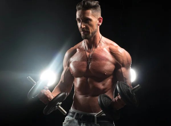 Mužský model fitness s sixpack — Stock fotografie