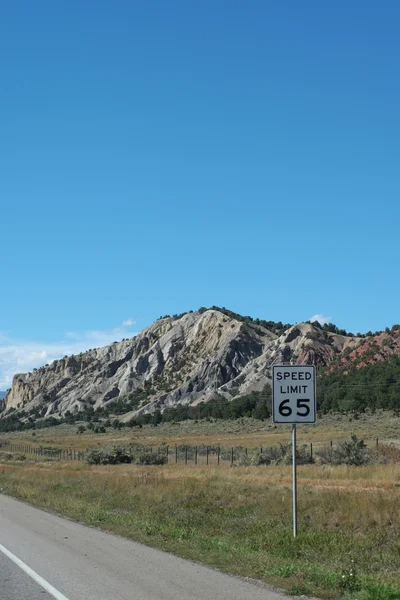 Maximum snelheid teken op de weg-colorado, — Stockfoto