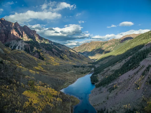 Kastanjebruine Bells lake in Aspen — Stockfoto