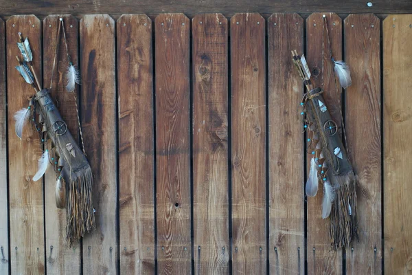 Tribal native american feather and bow background — Stock Photo, Image