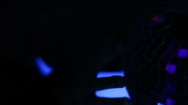 Kadın yüzü ile floresan makyaj