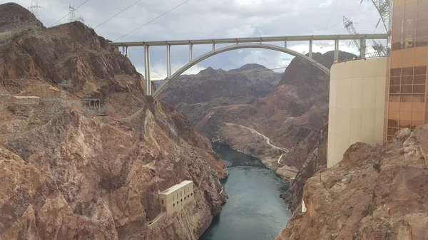 Generadores hidroeléctricos en la frontera de nevada y arizona, cañón negro — Foto de Stock