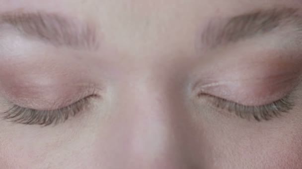 Kadının gözleri mavi — Stok video