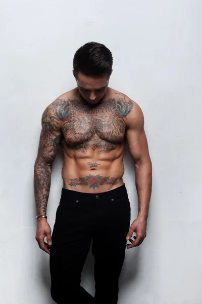 Shirtless tattoed man — Stock Photo, Image