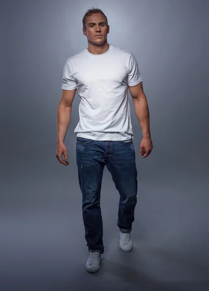 Fashion model posing in jeans and white t-shirt — Stock Photo, Image