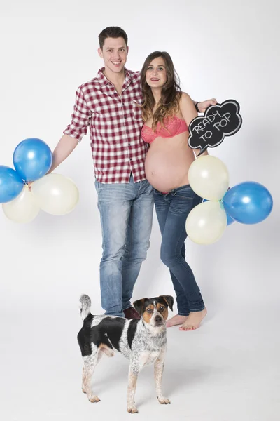 Casal feliz em grávida — Fotografia de Stock