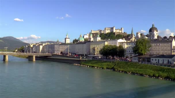 Город Зальцбург Вид Реку Мбаппе Фабах Австрия — стоковое видео