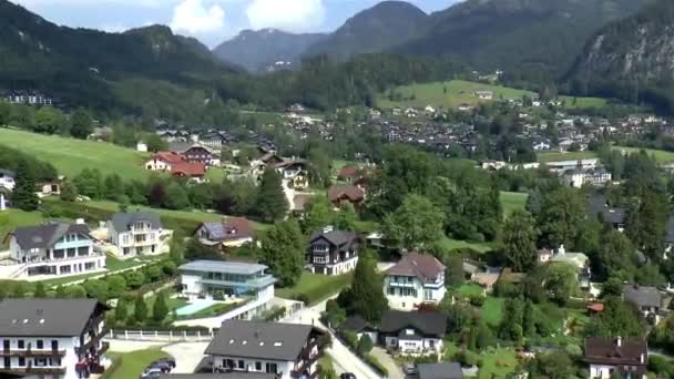 オーストリアの聖ギルゲン村の空中写真 — ストック動画