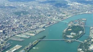 Montreal, Kanada 'nın hava manzarası. Hava görüntüleri. Montreal, Kanada 'nın benzersiz hava görüntüleri. St. Lawrence Nehri, Nun Adası, La Ronde, Liman. 