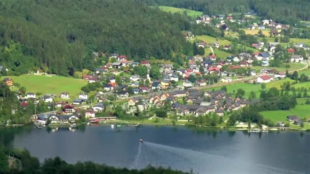 Obertraun Österreich Blick Aus Der Vogelperspektive Auf Die Stadt Obertraun — Stockvideo