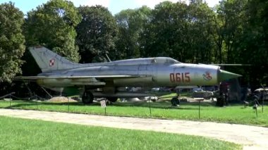 Eski Rus savaş jeti ordu müzesinde sergileniyor..