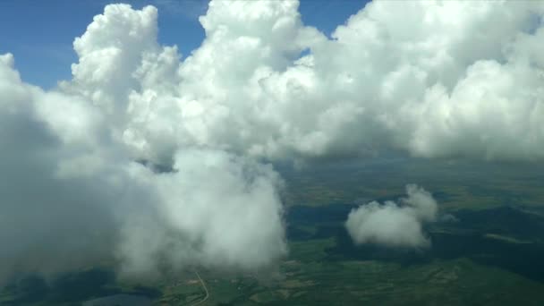 Voando Torno Das Nuvens Avião Comercial Imagens Reais Alta Altitude — Vídeo de Stock