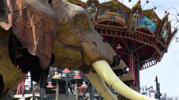 Λεπτομέρεια Μηχανικού Ελεφάντων Που Περπατούν Στις Μηχανές Του Πάρκου Ψυχαγωγίας — Αρχείο Βίντεο