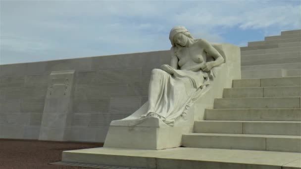 Canadian National Vimy Memorial World War Memorial France Female Mourner — Stockvideo