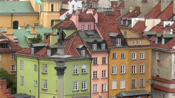 ジグムント3世の像ポーランドの旧市街ワルシャワにあるジグムントの柱の上にあるヴァサ — ストック動画