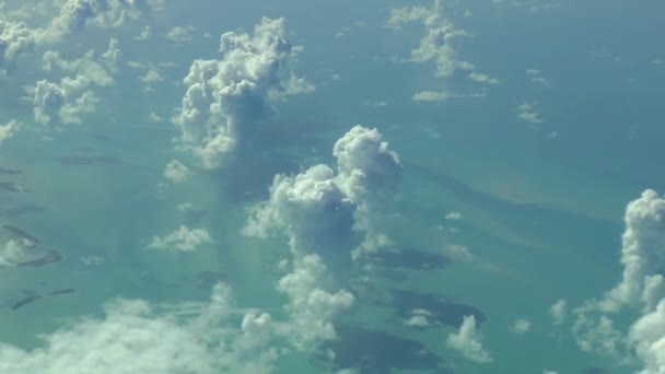 Voler Dessus Des Nuages Dessus Océan Près Des Bahamas Vraies — Video