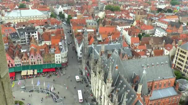 Blick Aus Der Vogelperspektive Auf Den Brügger Marktplatz Traditionelle Gebäude — Stockvideo