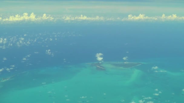 Aerial Footage Blue Ocean Tiny Islands Bahamas — Stock Video