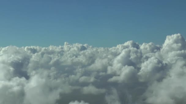 Voando Acima Das Nuvens Imagens Reais Alta Altitude Vista Cockpit — Vídeo de Stock