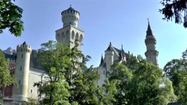 Almanya, Bavyera 'daki Neuschwanstein Şatosu manzarası.