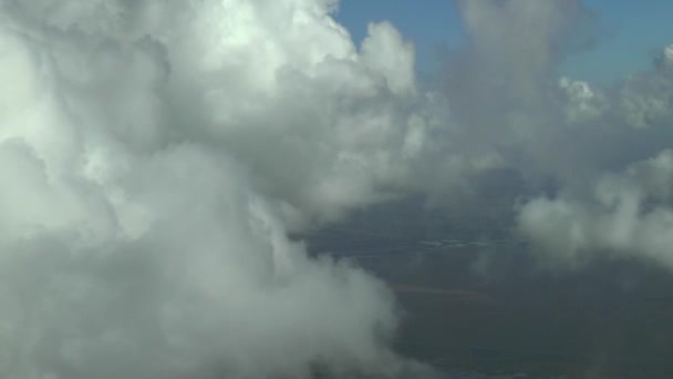 Fliegen Über Den Wolken Farbenfrohe Sonnenuntergangswolken Großer Höhe Tatsächliche Luftaufnahmen — Stockvideo