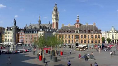 Eski Borsa, Vieille Bourse de Lille, Tanrıça ve Ticaret Odası Sütunları Grand Place, Charles de Gaulle Eski Şehir Lille, Fransa.