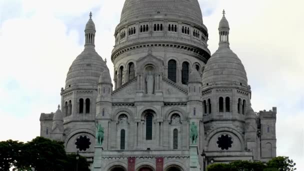 パリの神聖な中心部の大聖堂の近くからの眺め フランス パリのサクル大聖堂 — ストック動画