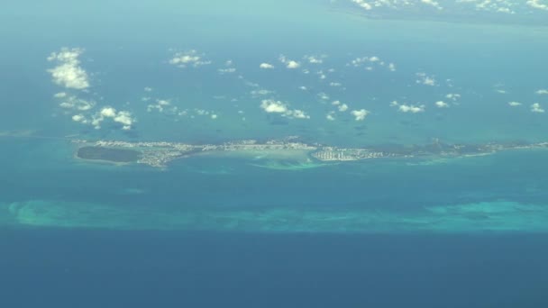 Luchtbeelden Van Een Eiland Bahama Werkelijke Beelden Grote Hoogte — Stockvideo